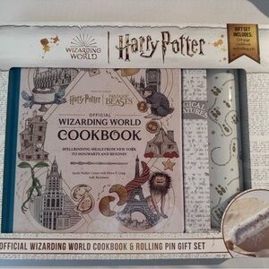 Harry Potter Official Wizarding World Cookbook - Magical Creatures Edition